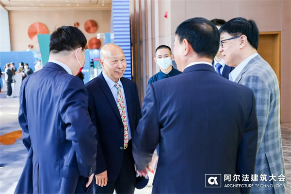 行業(yè)嘉獎(jiǎng)，新河榮耀——新河鋁材榮獲行業(yè)三項(xiàng)大獎(jiǎng)